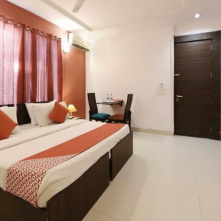 Oyo Flagship 387 Moulsari Avenue Hotel Гургаон Екстериор снимка
