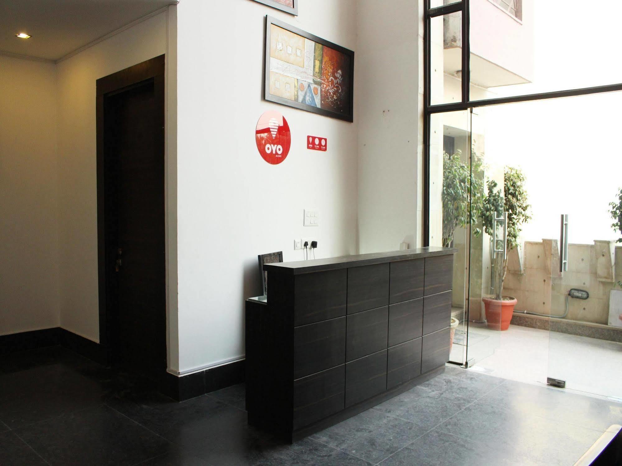 Oyo Flagship 387 Moulsari Avenue Hotel Гургаон Екстериор снимка