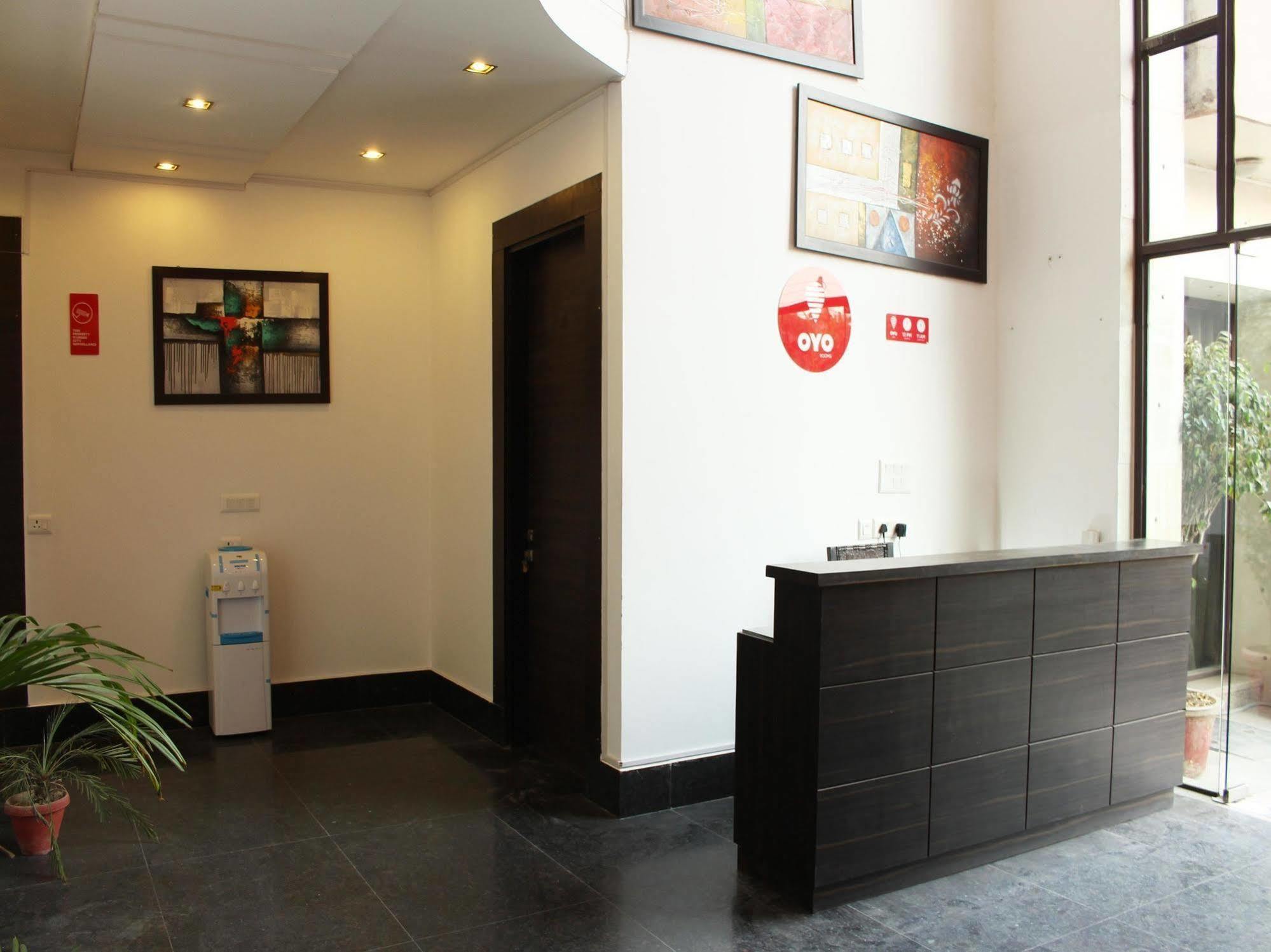 Oyo Flagship 387 Moulsari Avenue Hotel Гургаон Екстериор снимка