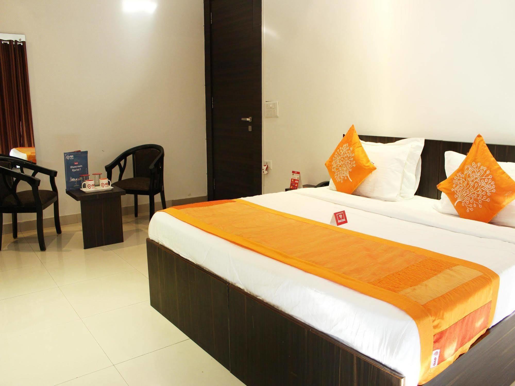 Oyo Flagship 387 Moulsari Avenue Hotel Гургаон Екстериор снимка