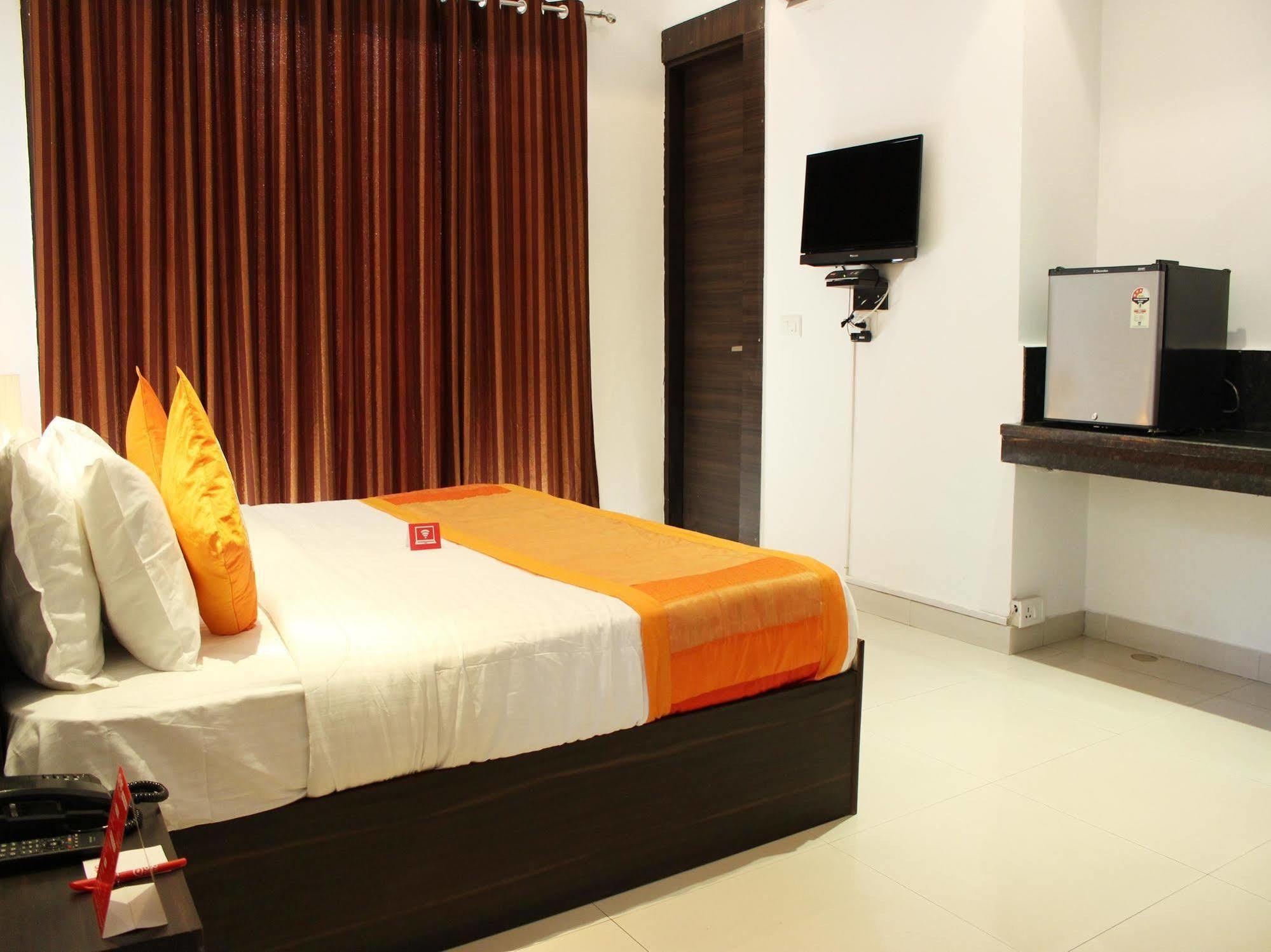 Oyo Flagship 387 Moulsari Avenue Hotel Гургаон Екстериор снимка