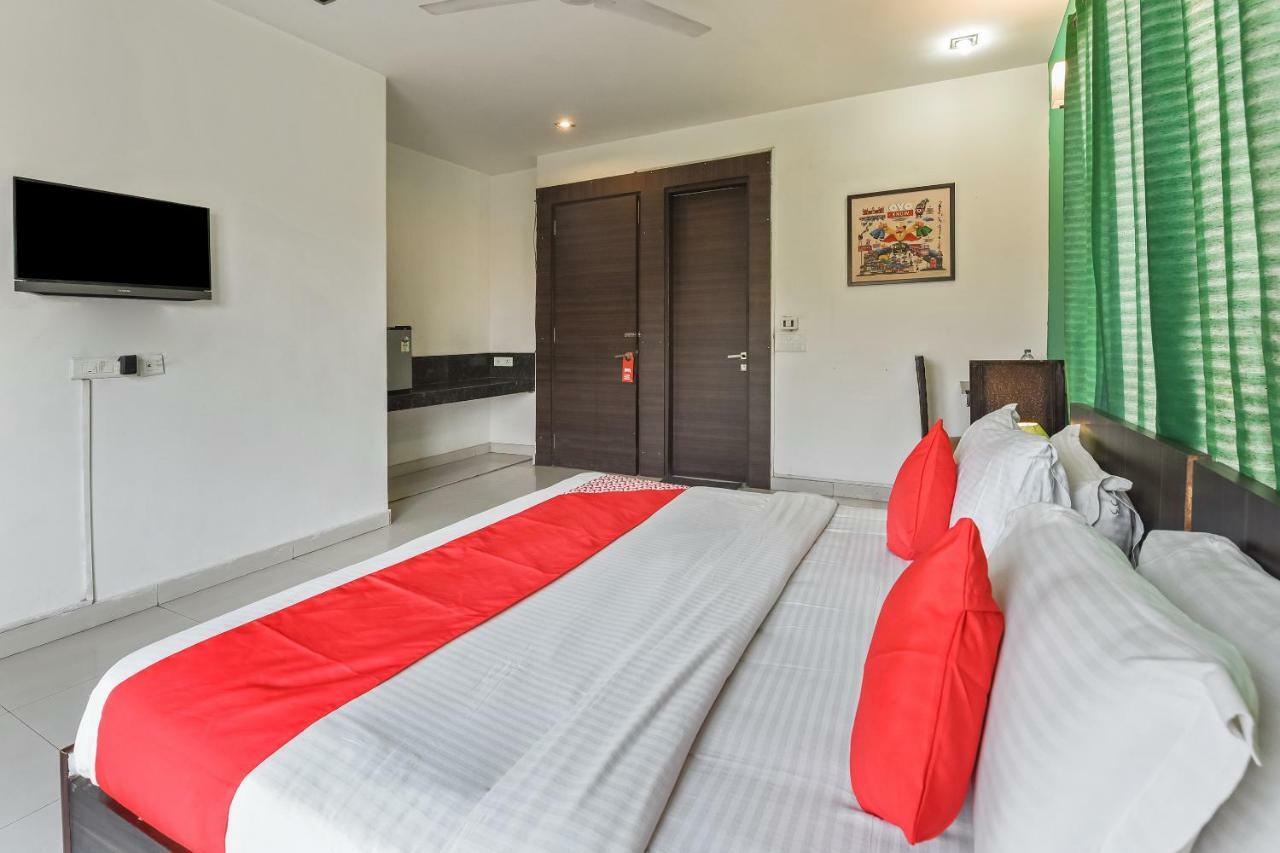 Oyo Flagship 387 Moulsari Avenue Hotel Гургаон Екстериор снимка