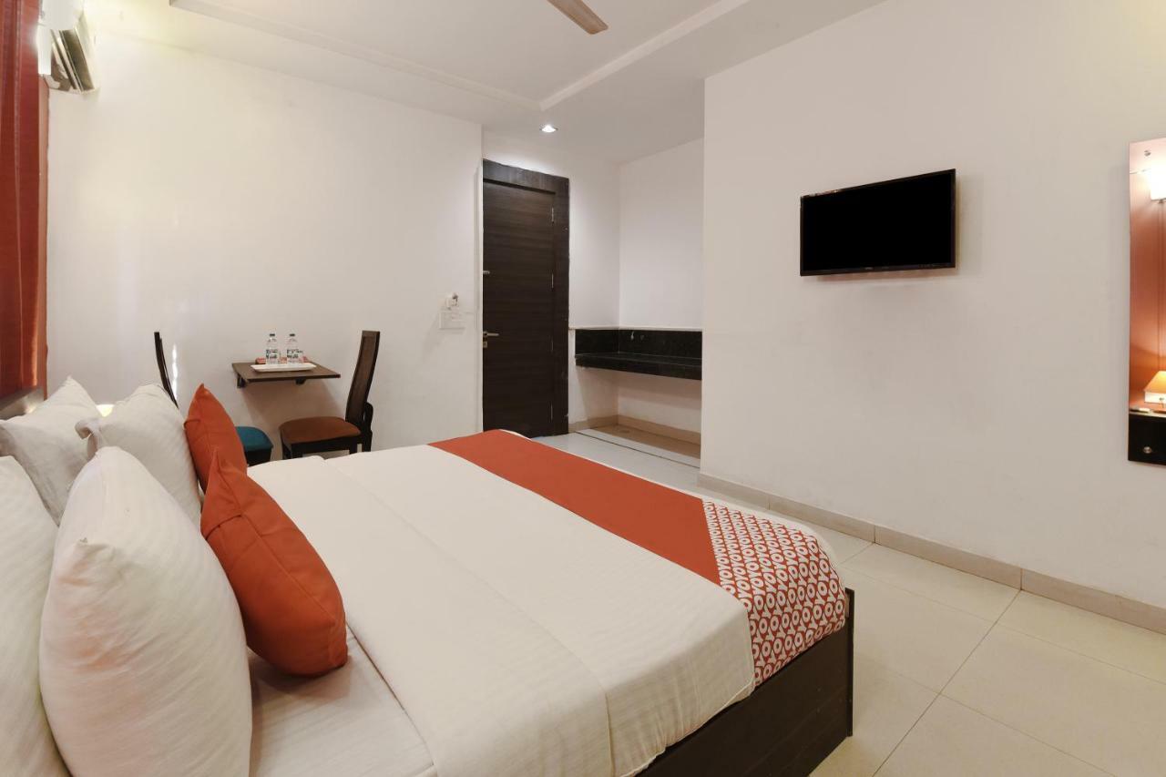 Oyo Flagship 387 Moulsari Avenue Hotel Гургаон Екстериор снимка