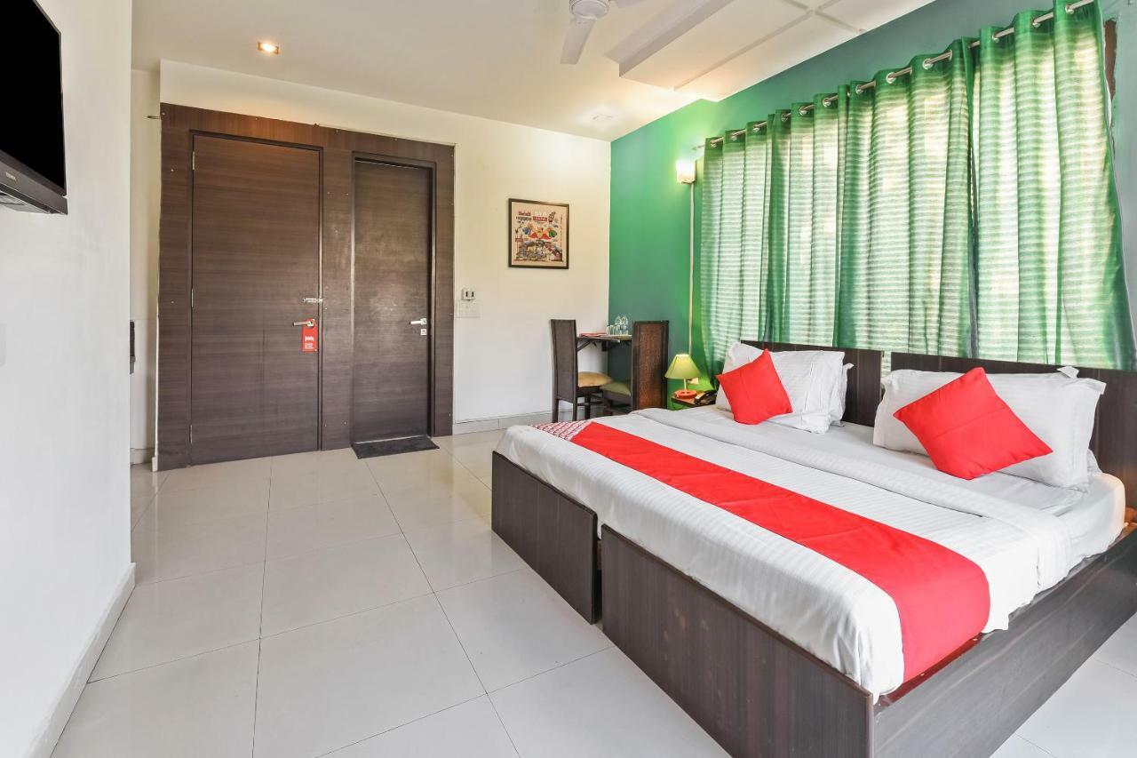 Oyo Flagship 387 Moulsari Avenue Hotel Гургаон Екстериор снимка