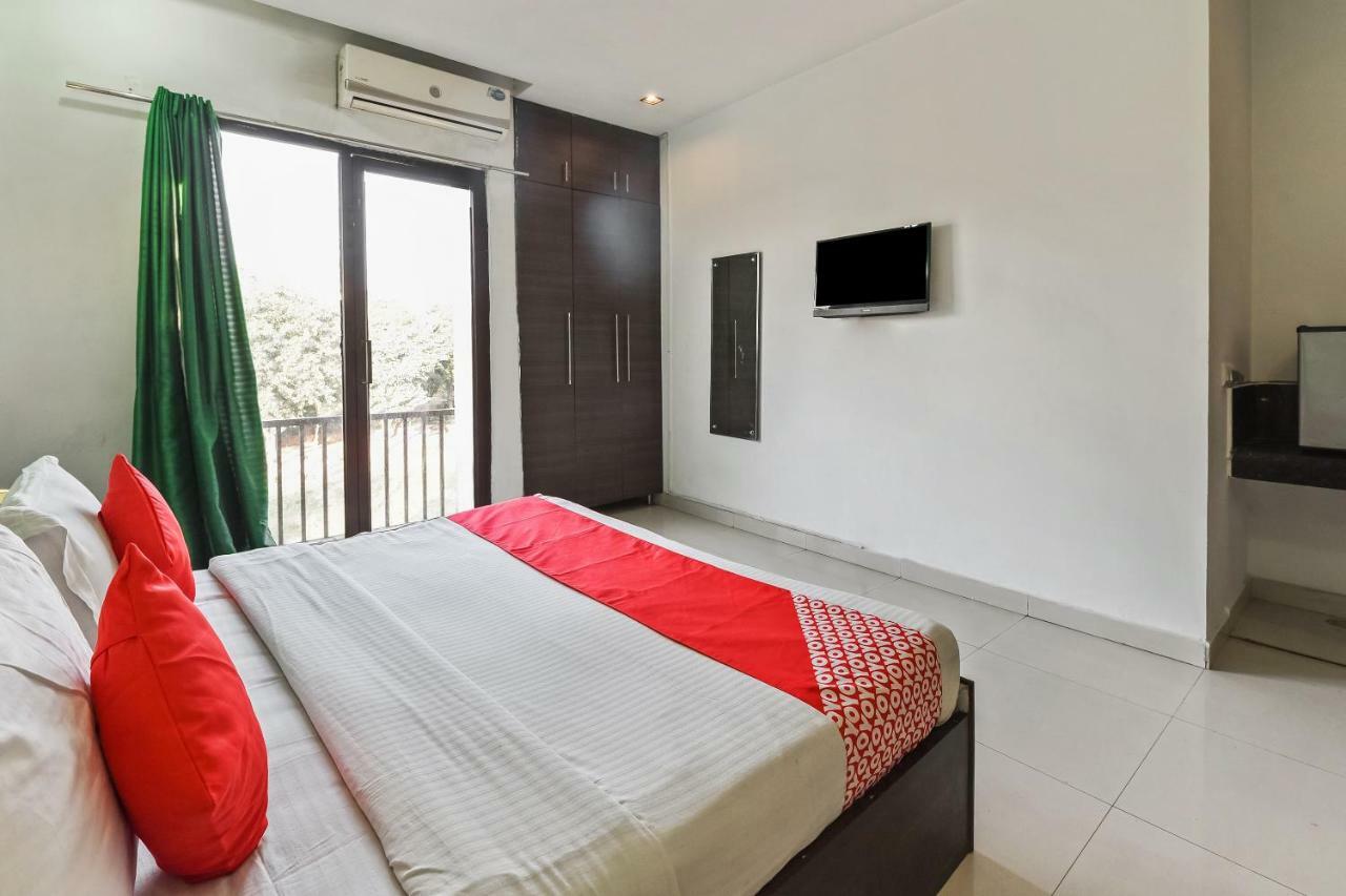 Oyo Flagship 387 Moulsari Avenue Hotel Гургаон Екстериор снимка